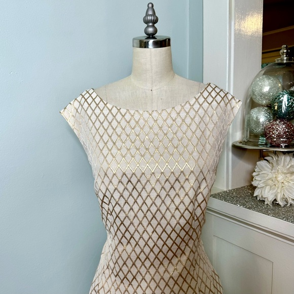 White House Black Market Cream & Gold Metallic Print Fit & Flare Dress Size 16 - Picture 3 of 9